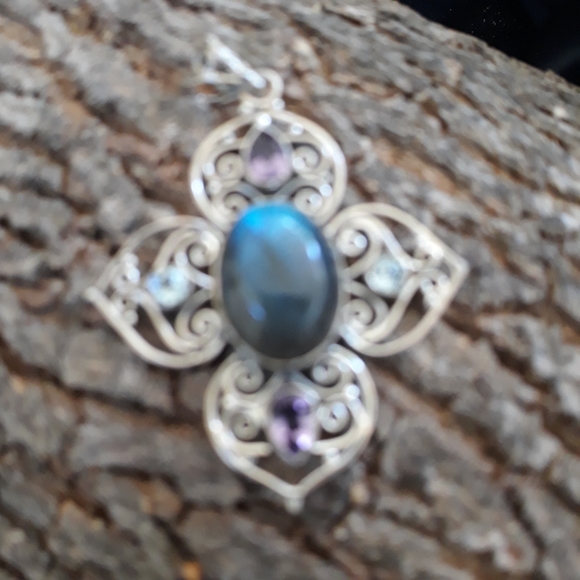 Labradorite Spectrolite Silver Pendant - Picture 5 of 7